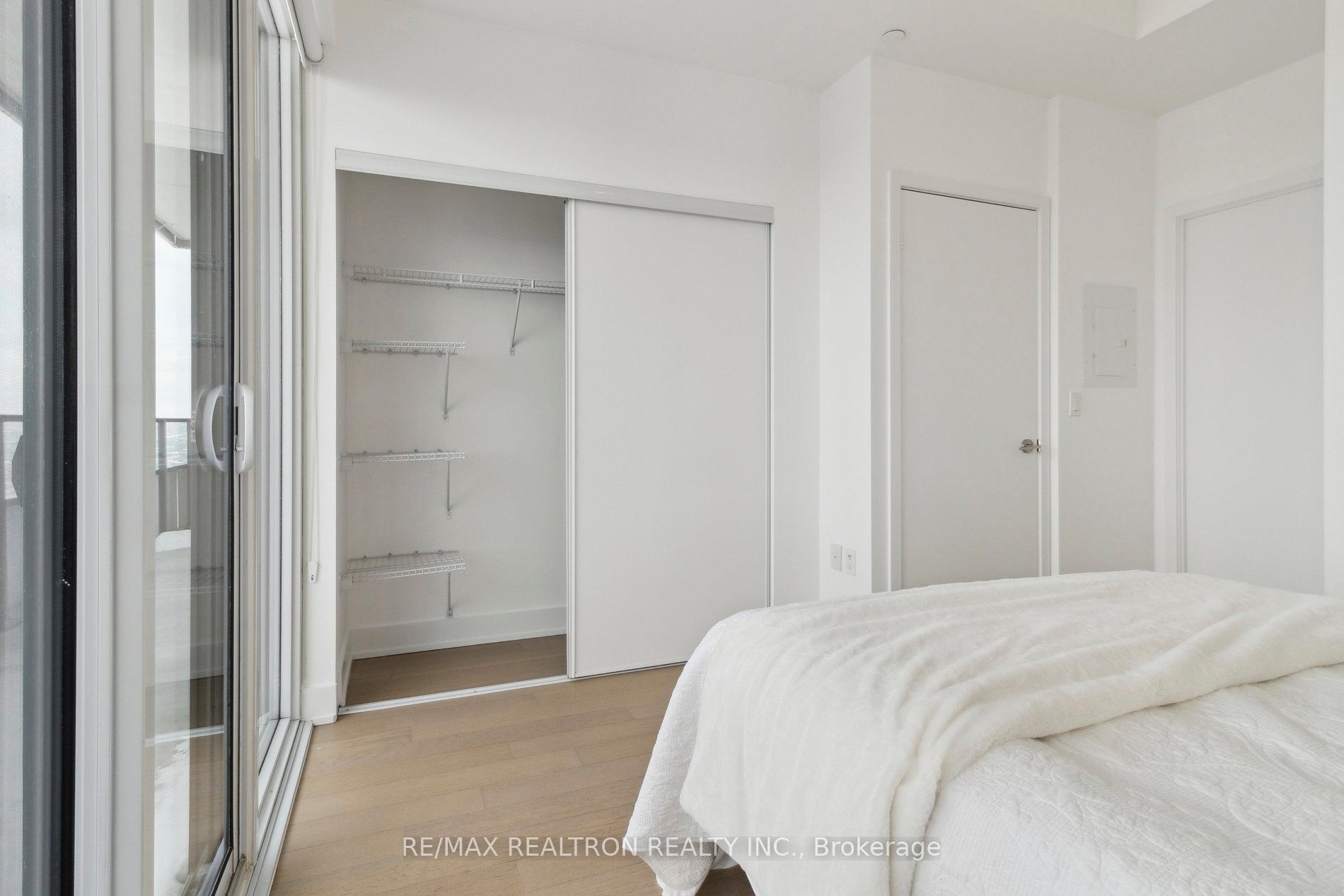 2 Bedrooms Condo at 30 Shore Breeze, Toronto For sale