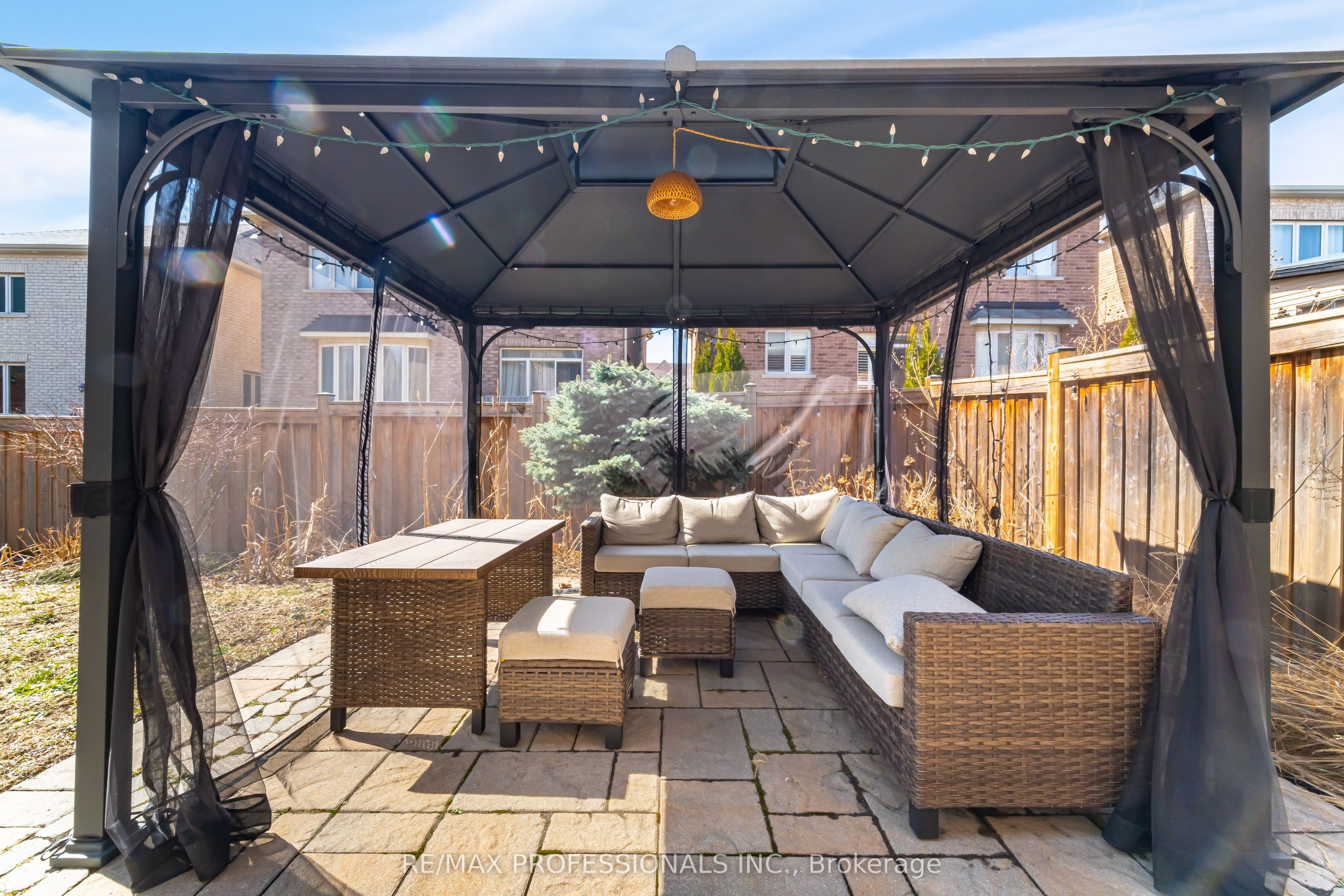 35 Lampman Crescent