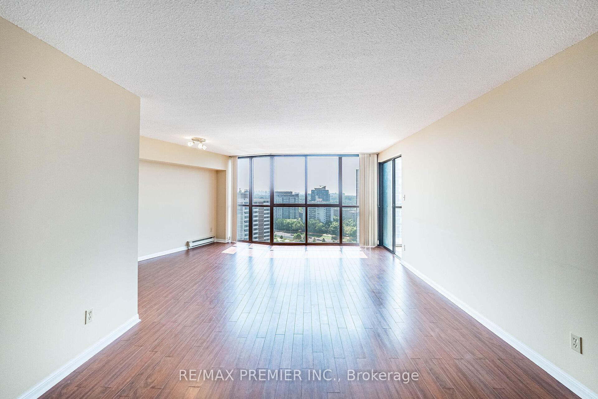 3 Bedrooms Condo at 40 Richview, Toronto For sale