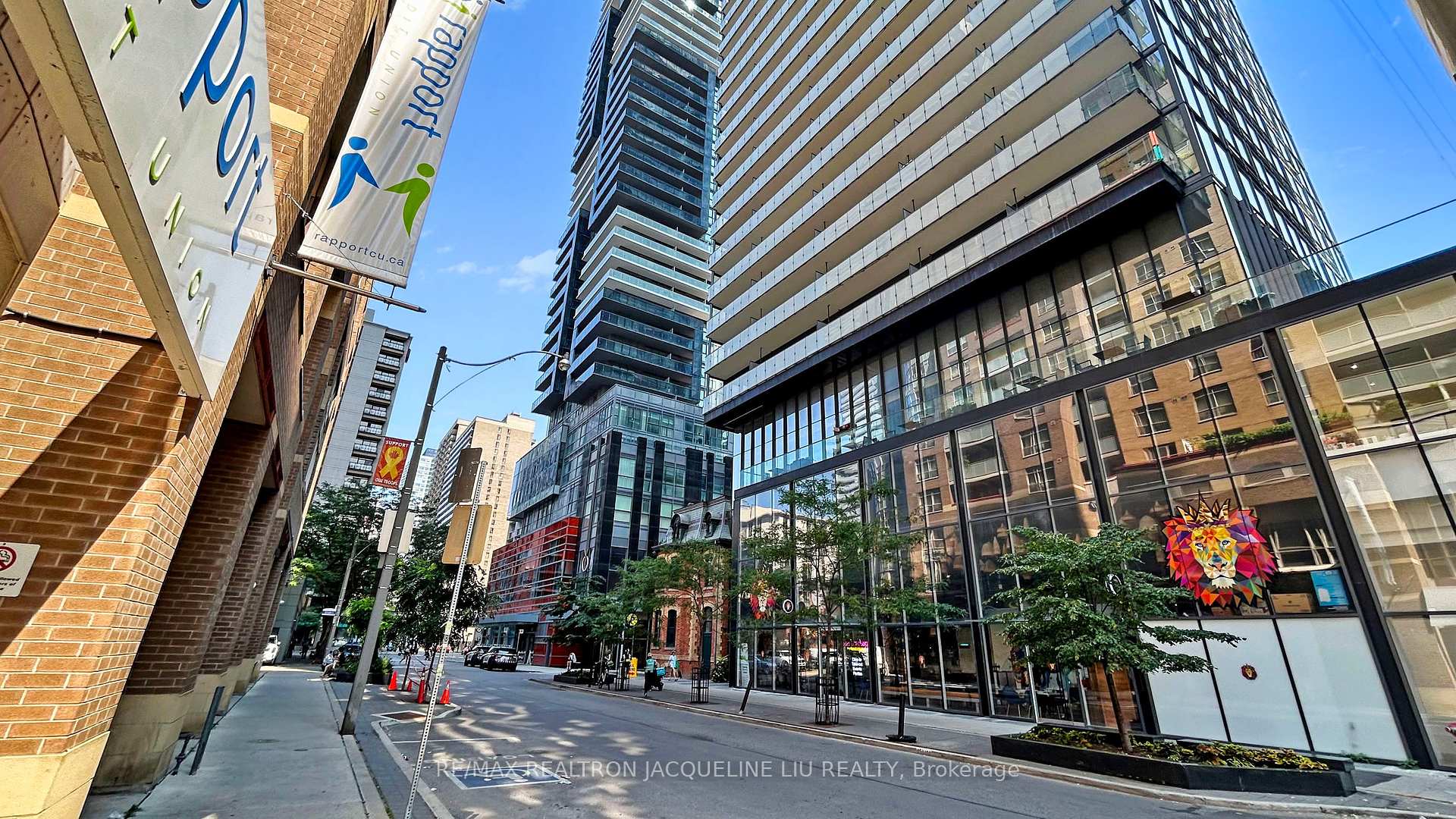 1 Bedroom Condo at 15 Grenville, Toronto For sale