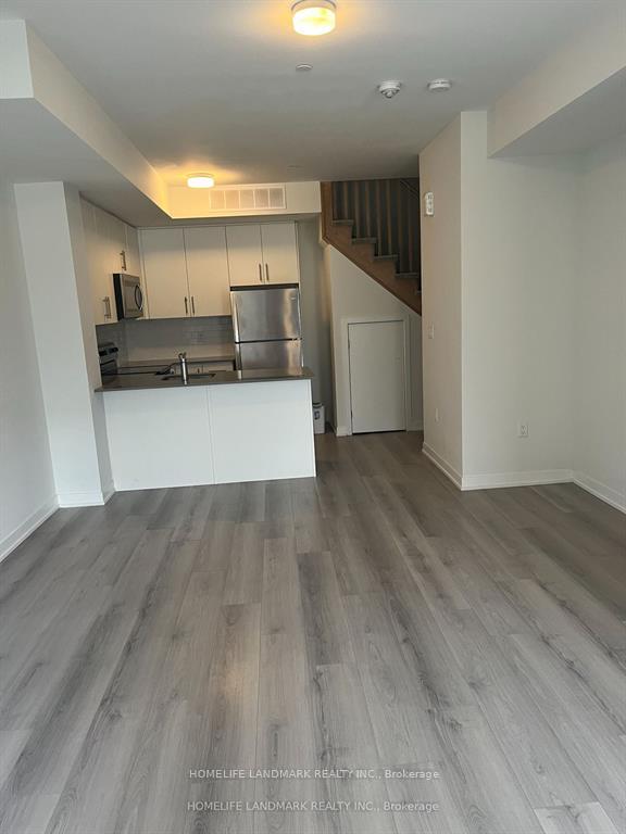 2 Bedrooms Condo at 3409 Ridgeway, Mississauga For sale