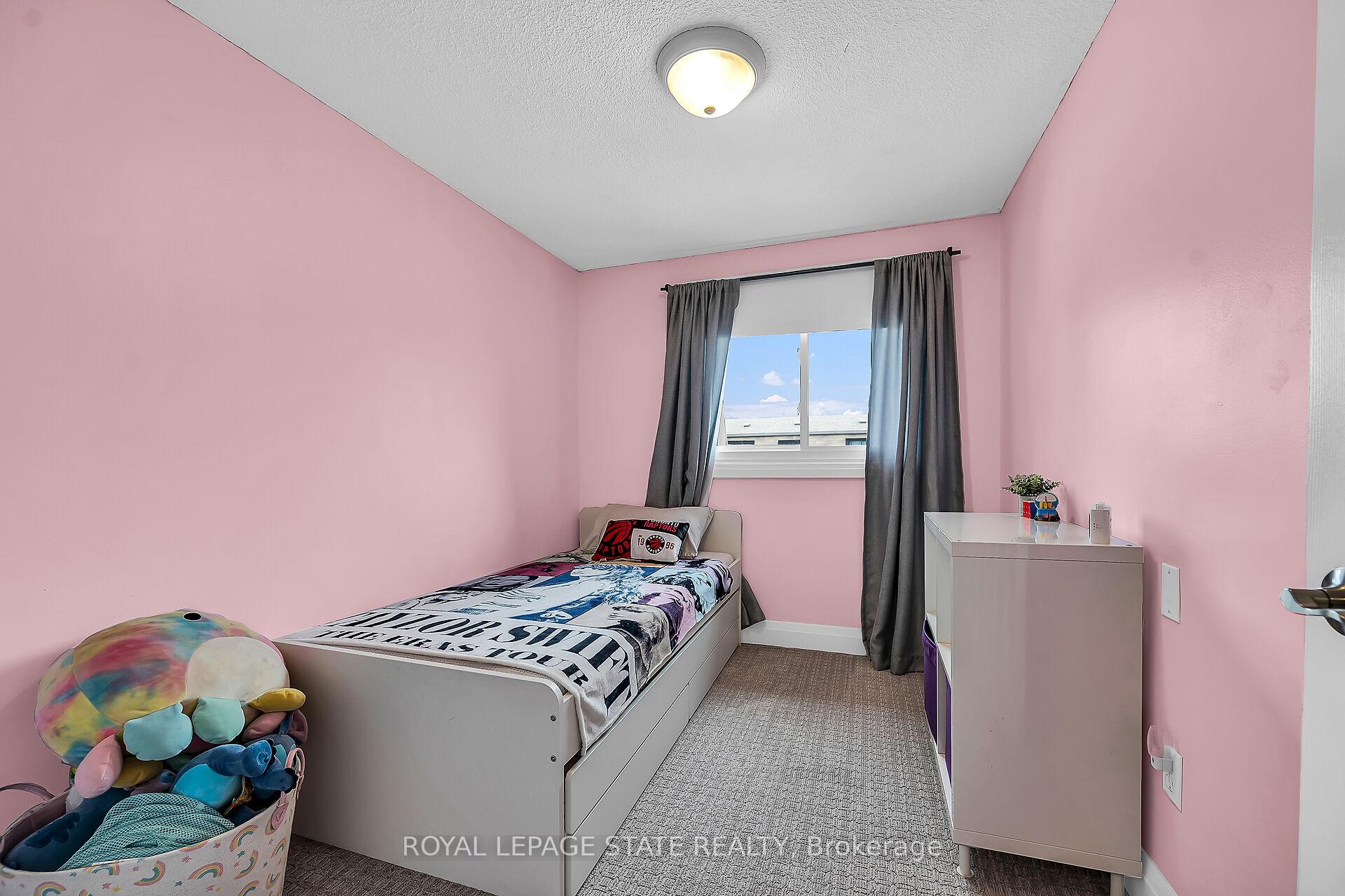 3 Bedrooms Condo at 444 Stone Church, Hamilton For sale