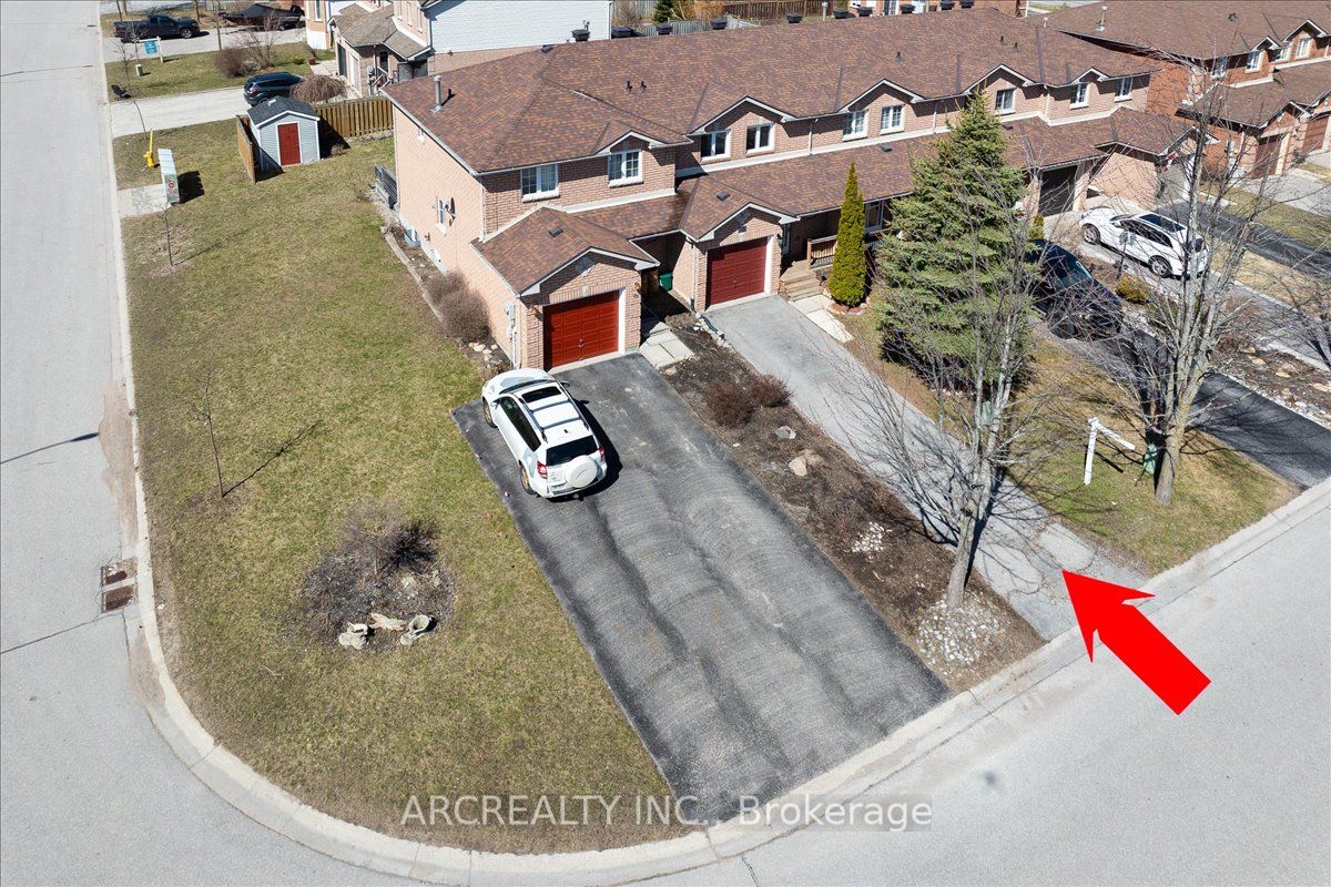18 Silver Maple Crescent, Barrie, ON L4N 8T3
