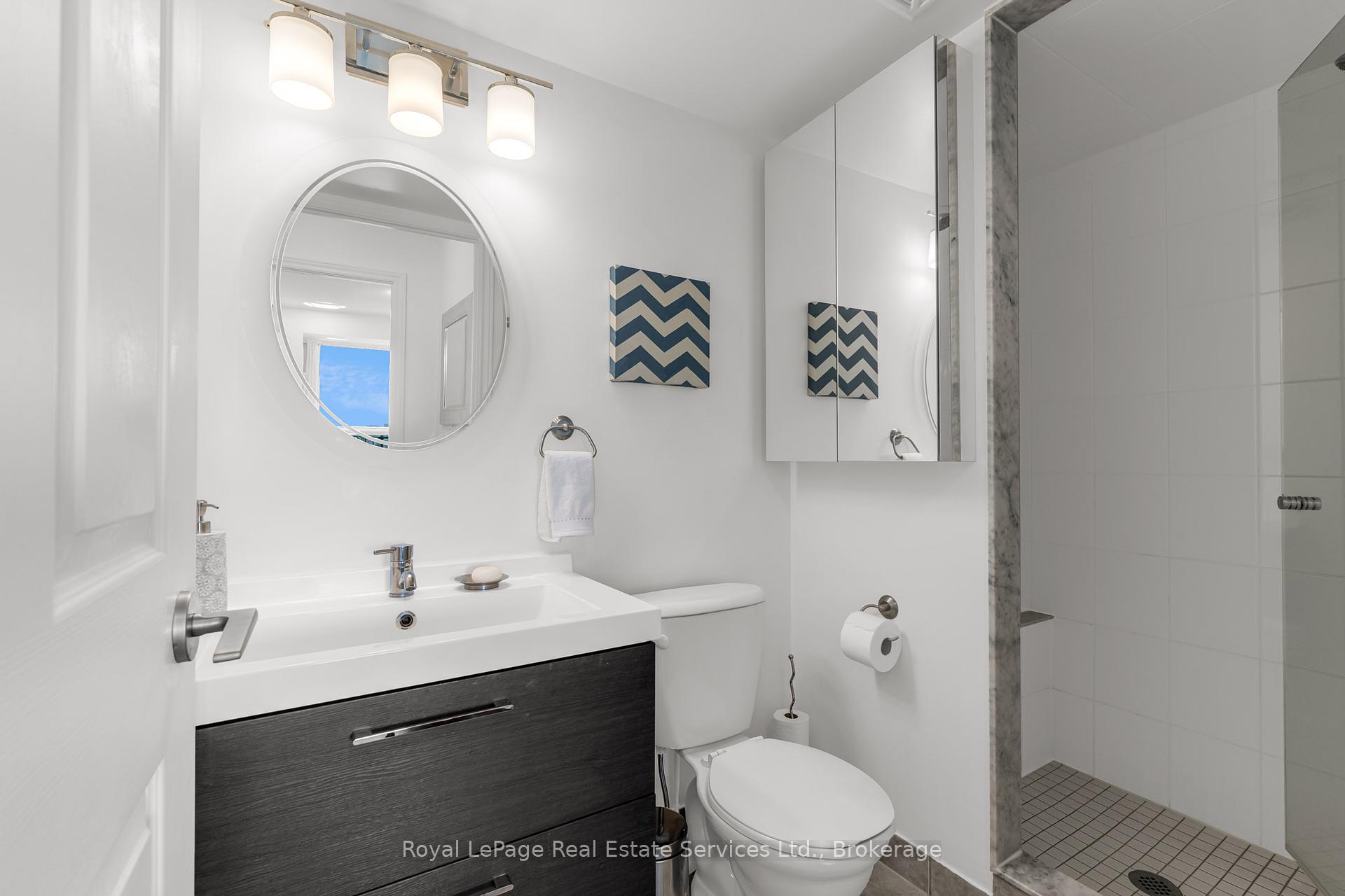 2 Bedrooms Condo at 2391 Central Park, Oakville For sale