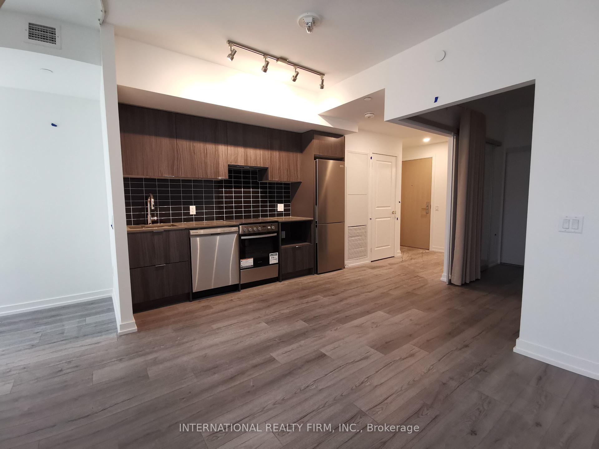 2 Bedrooms Condo at 395 Bloor, Toronto For sale