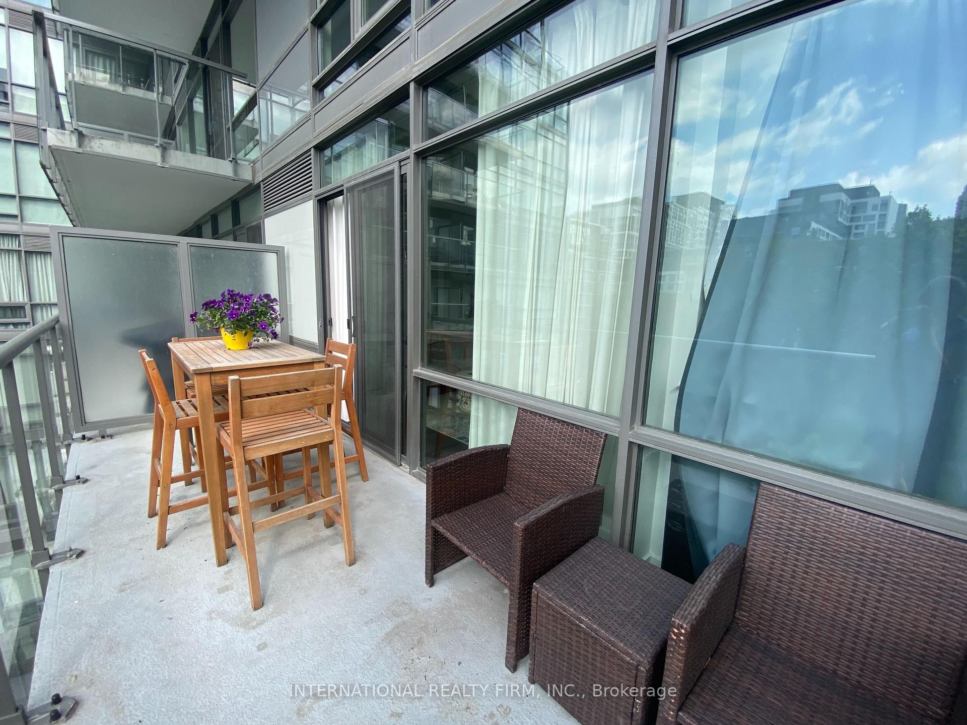 2 Bedrooms Condo at 55 Stewart, Toronto For sale
