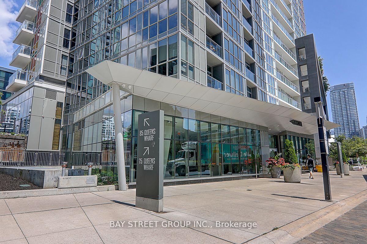 2 Bedrooms Condo at 85 Queens Wharf, Toronto For sale