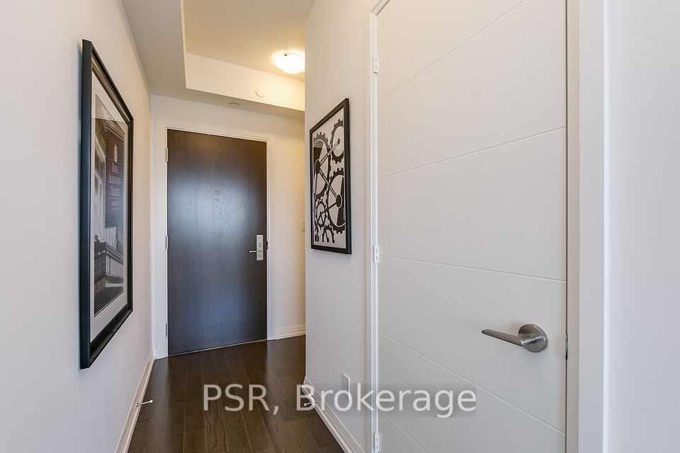 460 Adelaide