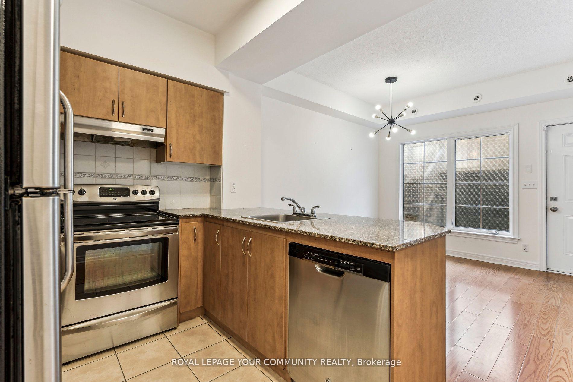 3 Bedrooms Condo at 207 Wellesley,  Toronto For sale