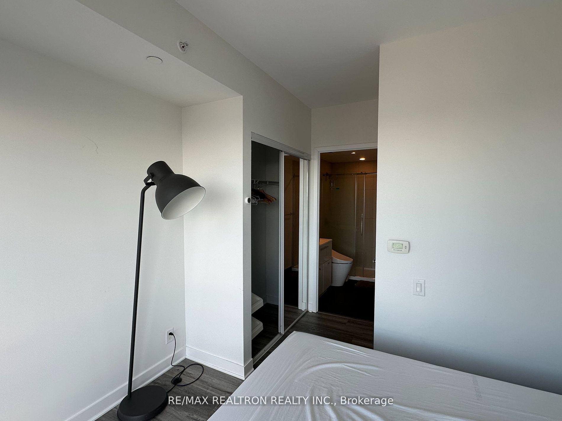 3 Bedrooms Condo at 15 Grenville,  Toronto For sale