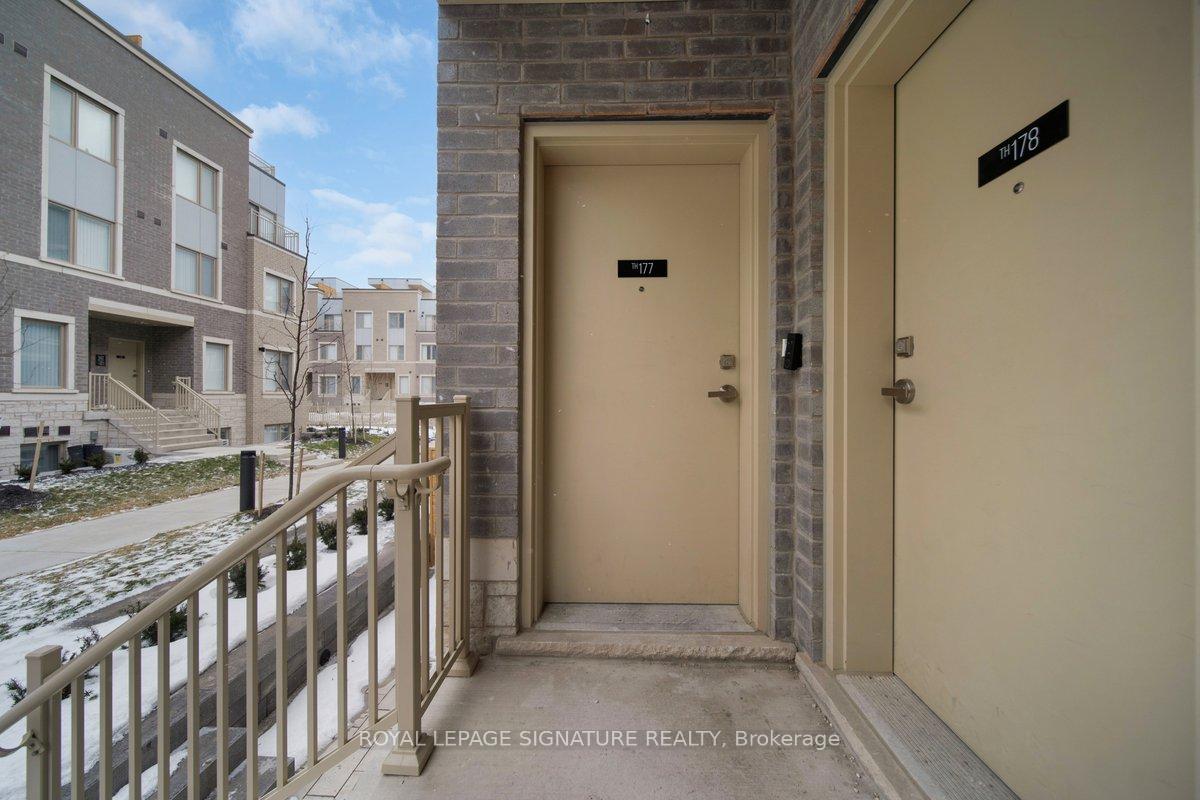 2 Bedrooms Condo at 151 Honeycrisp, Vaughan For sale
