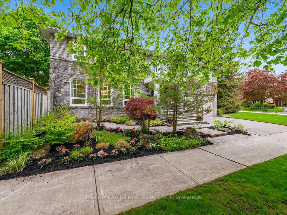 2 Mellowood Drive, Toronto, ON M2L 2E3