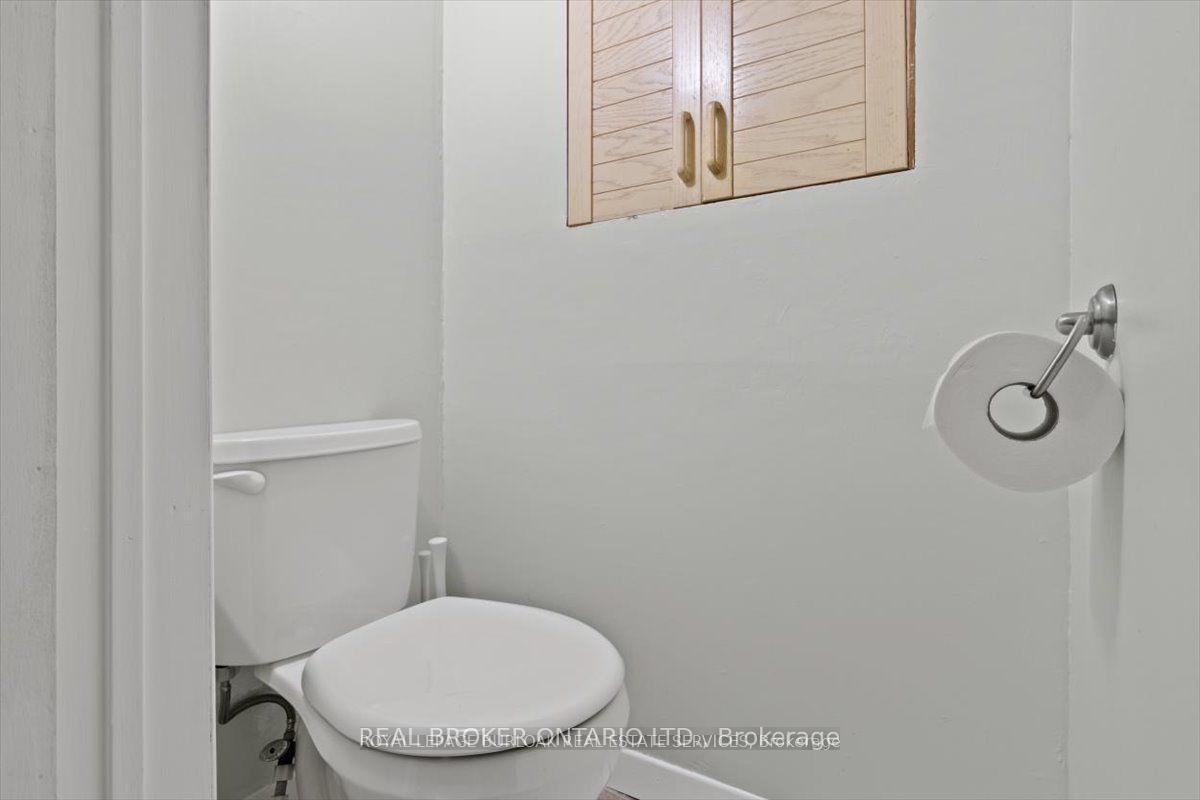 2 Bedrooms Condo at 11 Colmar, Hamilton For sale