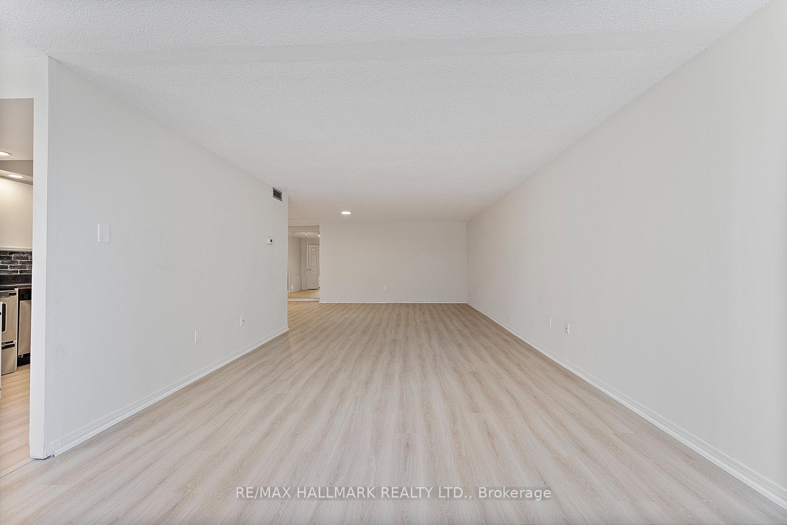 3 Bedrooms Condo at 360 Bloor, Toronto For sale