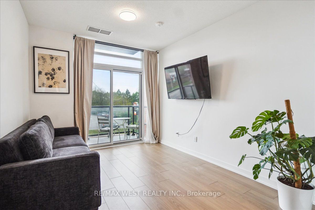 1010 Dundas Street E, #211