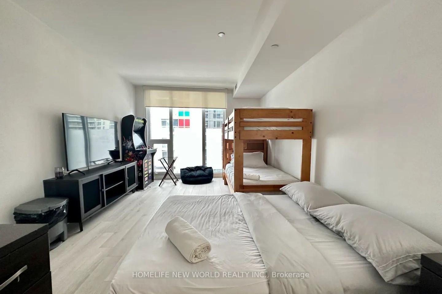 3 Bedrooms Condo at 90 Queens Wharf, Toronto For sale