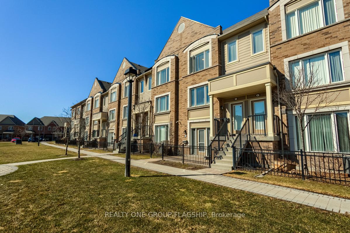 #7 – 3185 Boxford Crescent, Mississauga, ON L5M 0X1