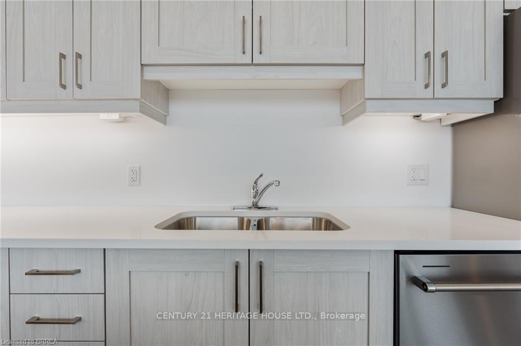3 Bedrooms Condo at 5 Hamilton, Hamilton For sale