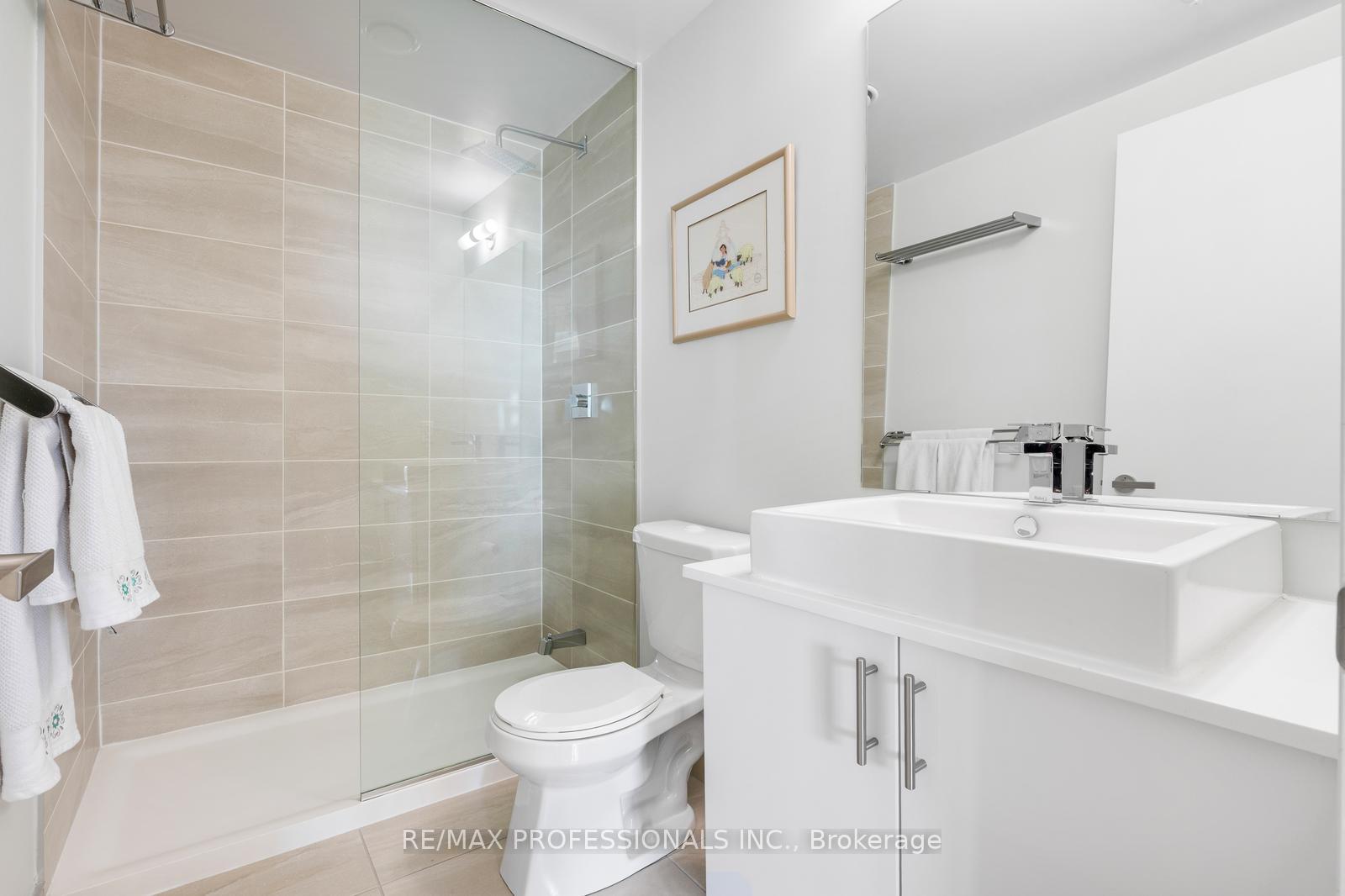 2 Bedrooms Condo at 38 Howard, Toronto For sale