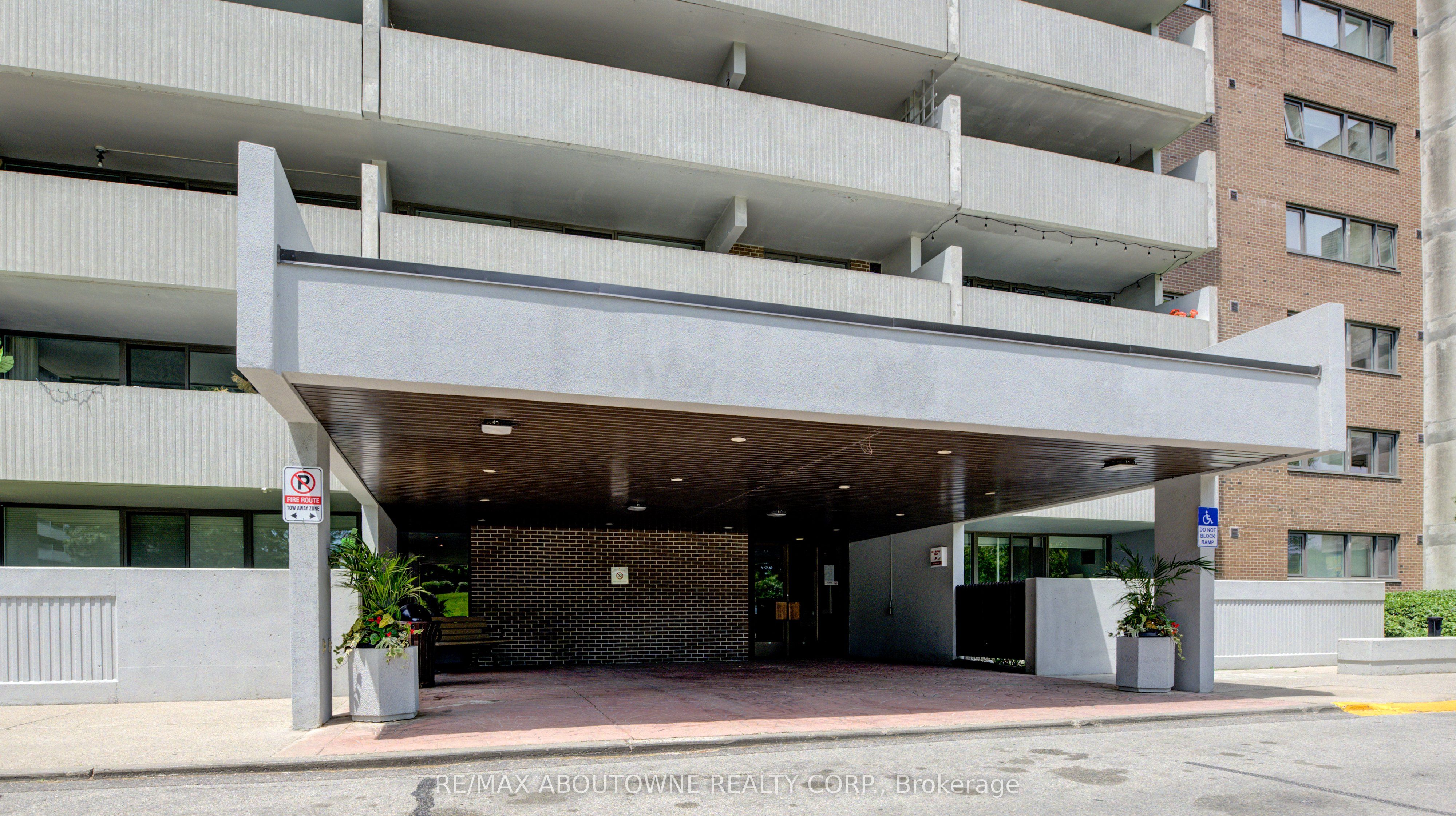 260 Scarlett Road, #1006