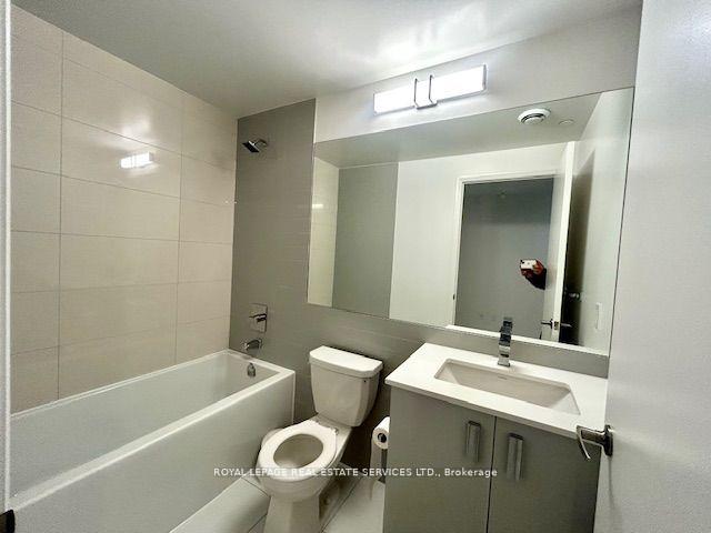 3 Bedrooms Condo at 10 Gibbs, Toronto For sale