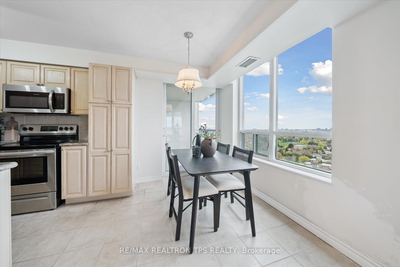 3 Bedrooms Condo at 61 Town Centre, Toronto For sale