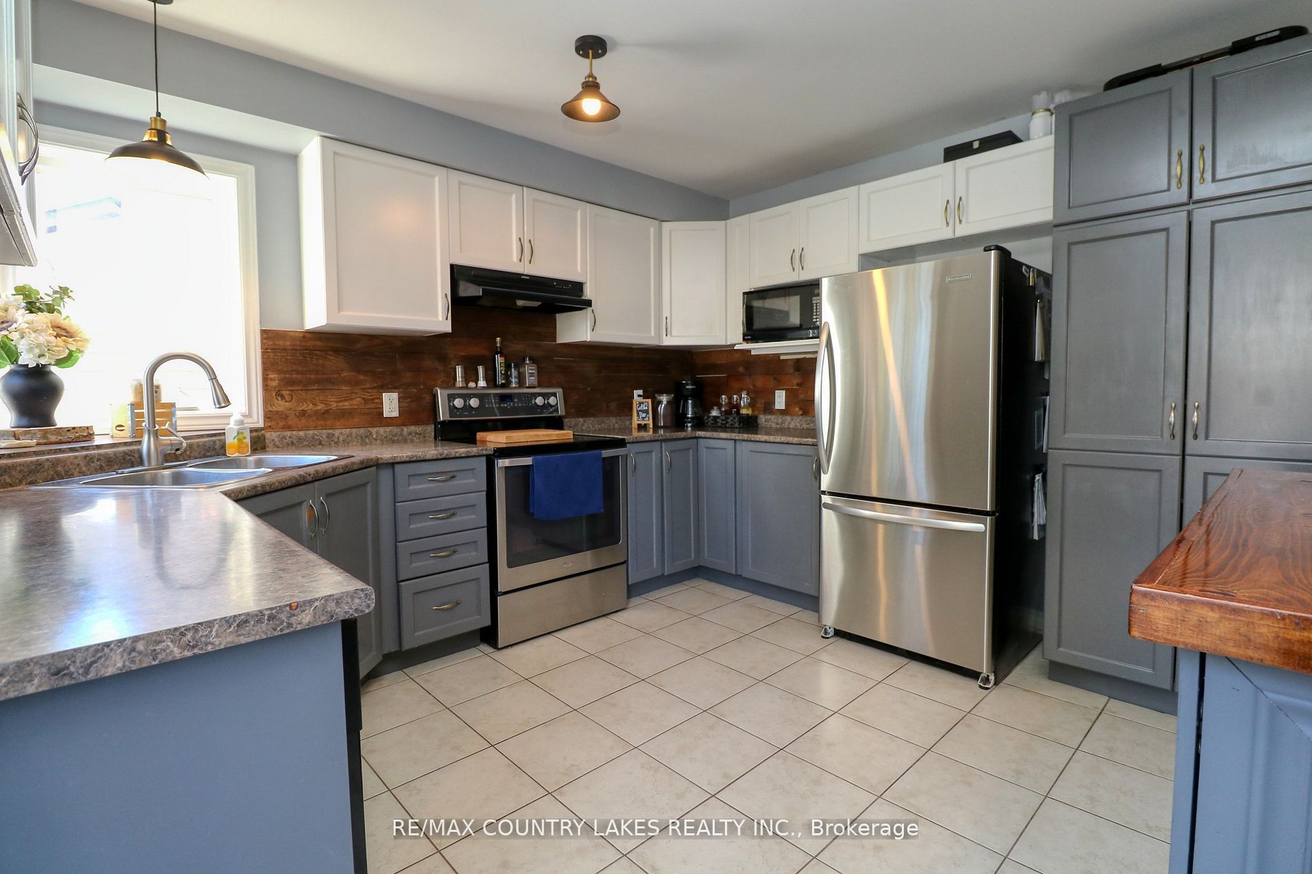 8 Fallingbrook Crescent