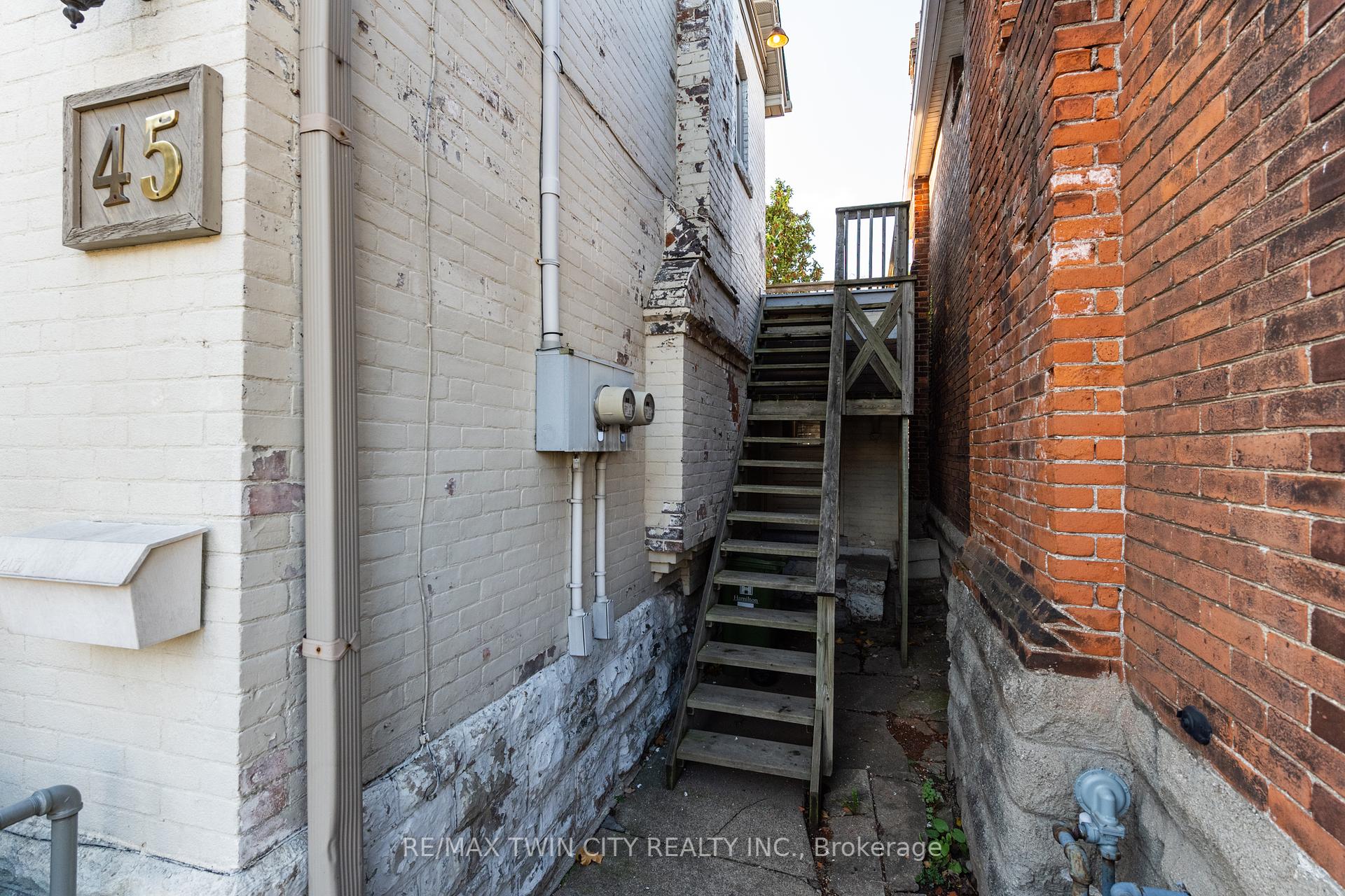 4 Bedrooms Other at 45 East Bend, Hamilton For sale