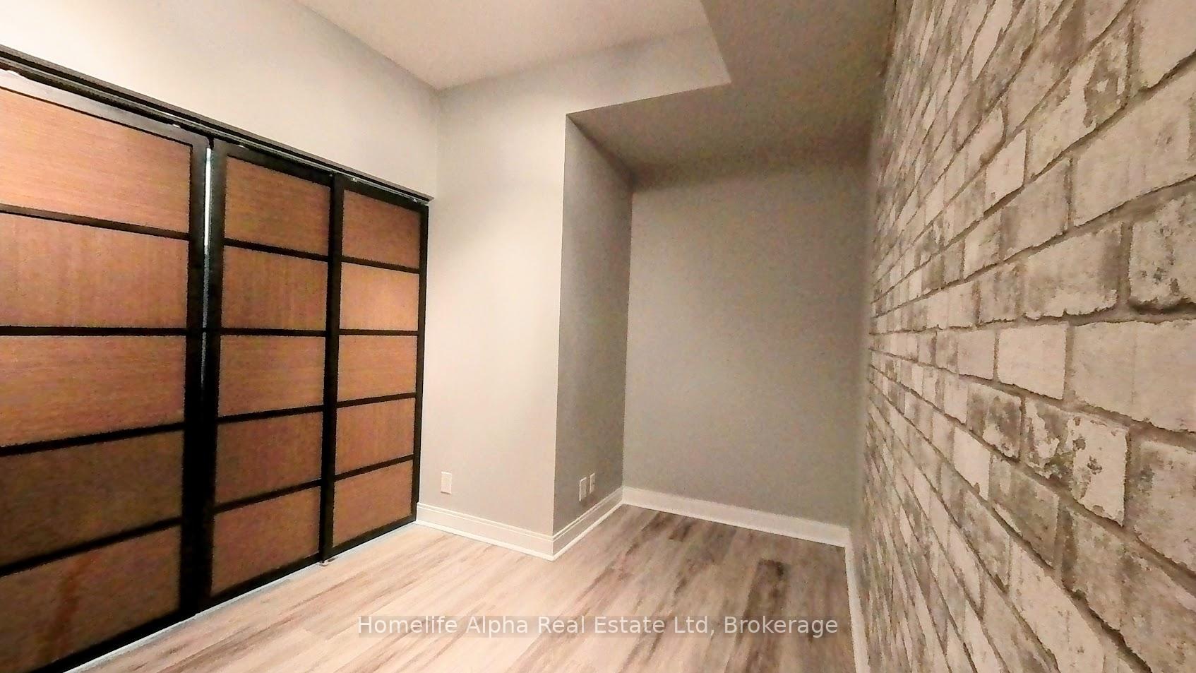2 Bedrooms Condo at 60 Absolute, Mississauga For sale