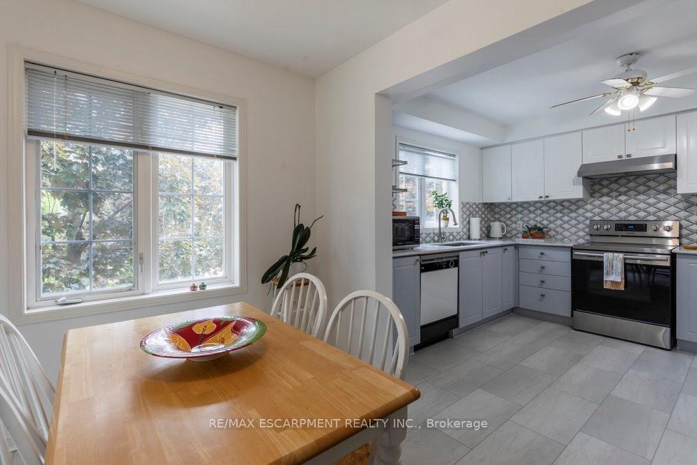 3 Bedrooms Condo at 31 Moss, Hamilton For sale