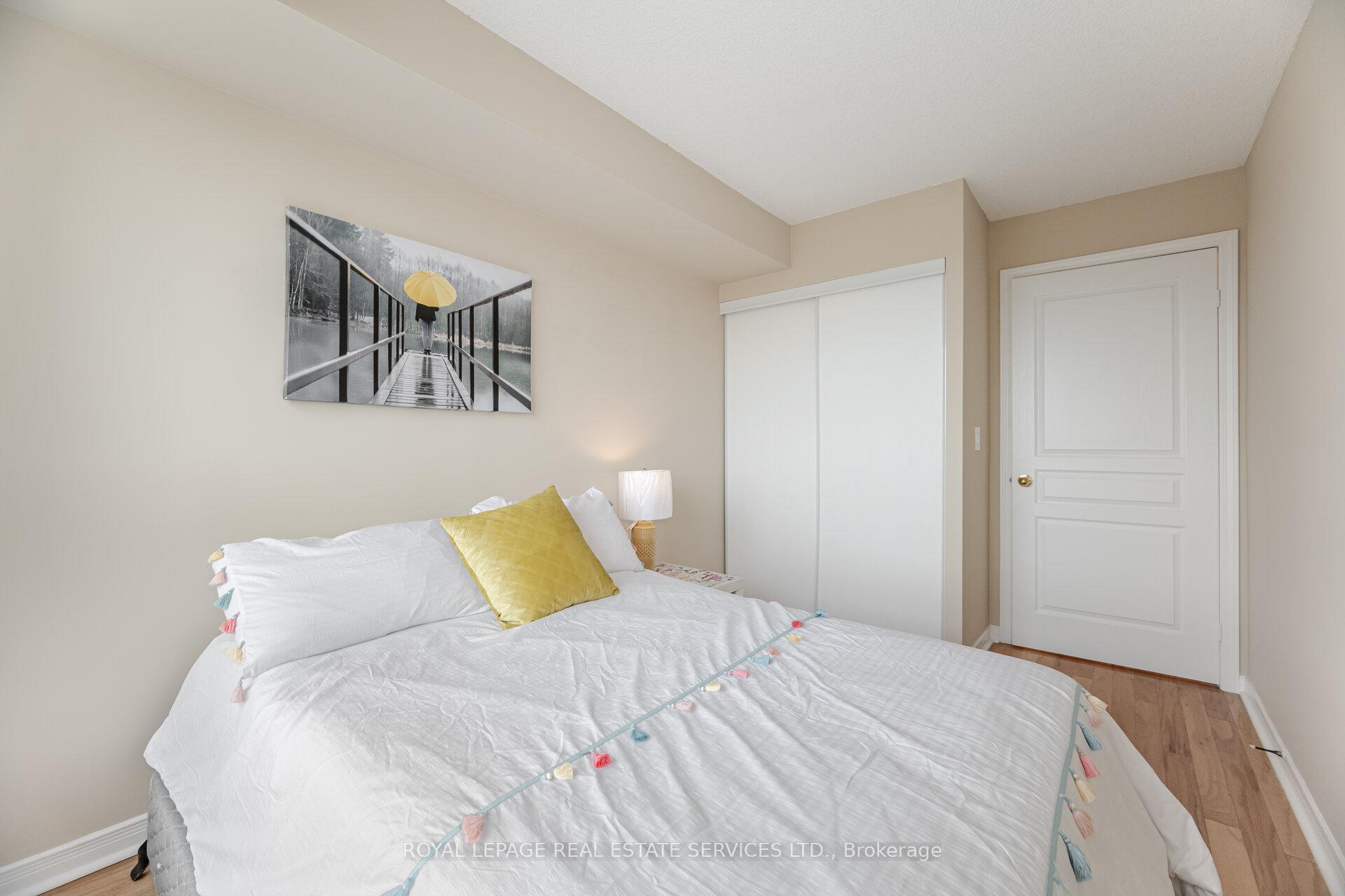 2 Bedrooms Condo at 2585 Erin Centre,  Mississauga For sale