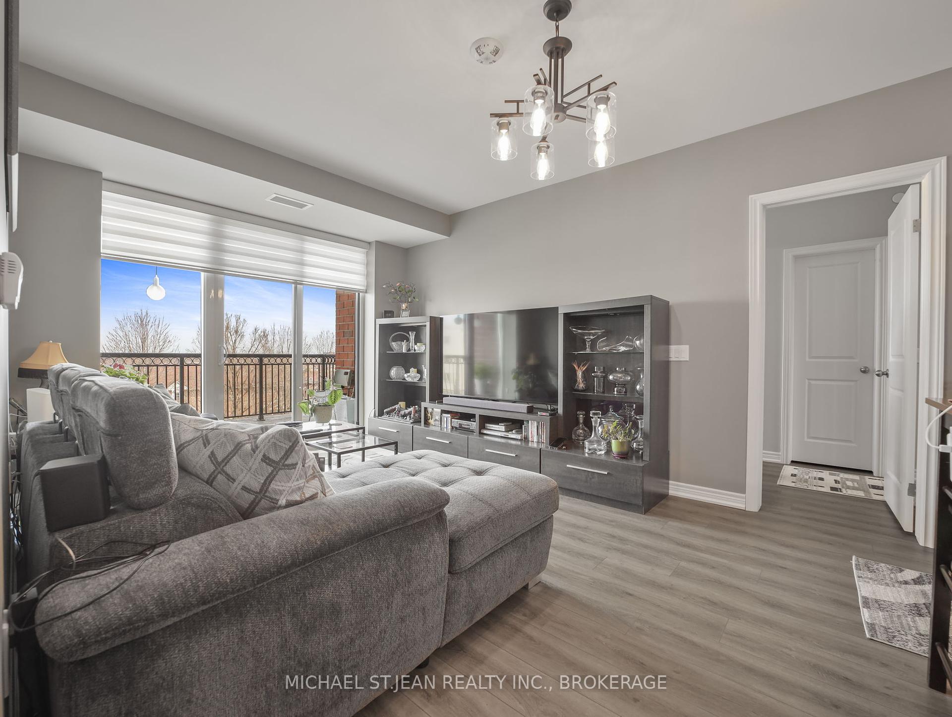 2 Bedrooms Condo at 2750 King,  Hamilton For sale