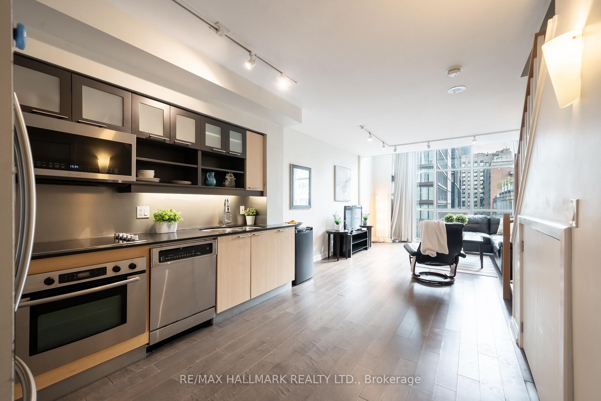 2 Bedrooms Condo at 36 Blue Jays,  Toronto For sale