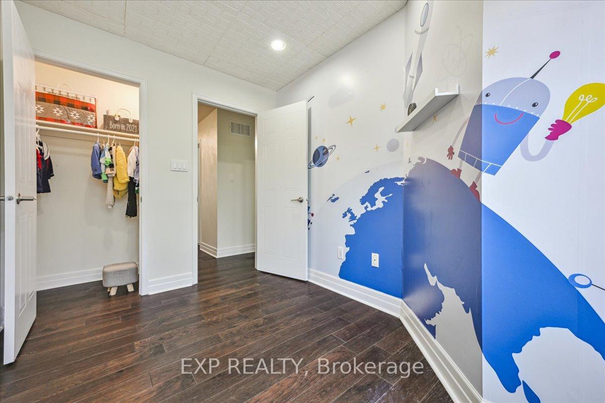 3 Bedrooms Condo at 2920 Headon Forest, Burlington For sale