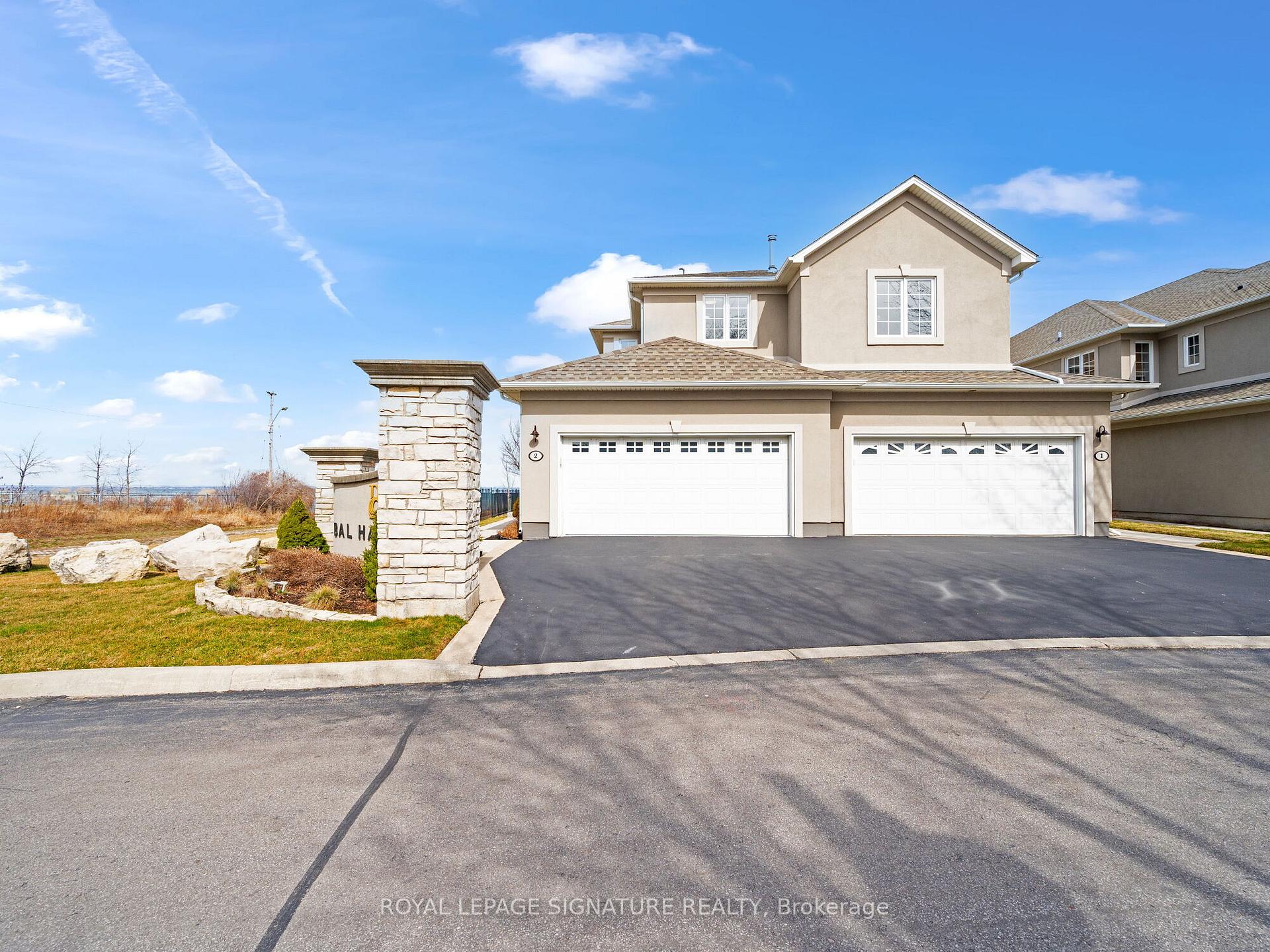 3 Bedrooms Condo at 484 Millen,  Hamilton For sale