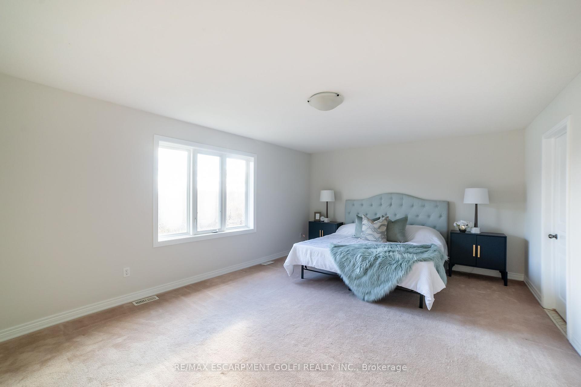 3 Bedrooms Condo at 7 FOREST VALLEY,  Hamilton For sale