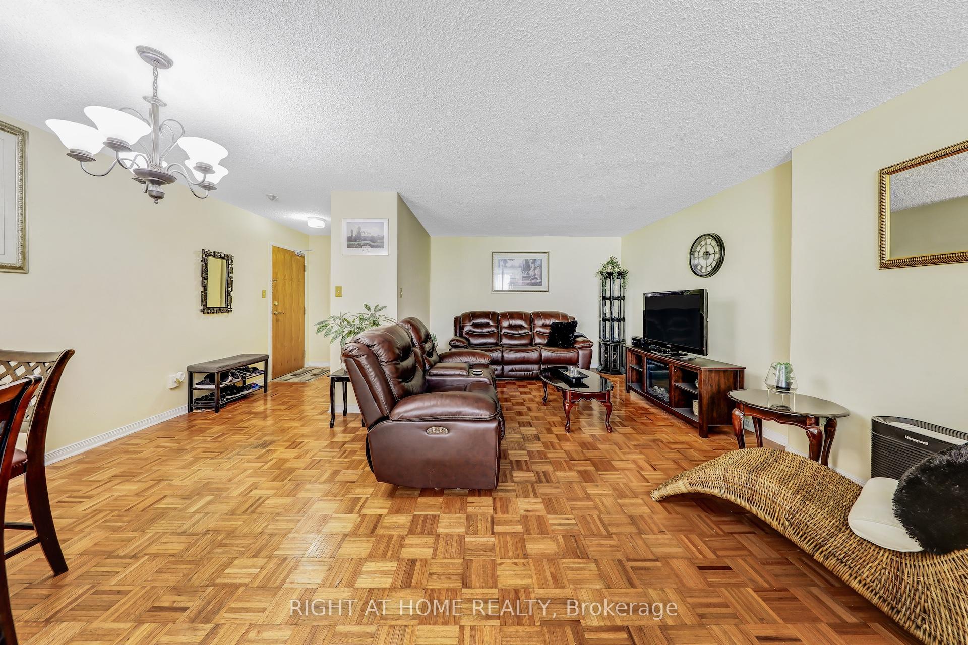 3 Bedrooms Condo at 1665 Victoria Park, Toronto For sale