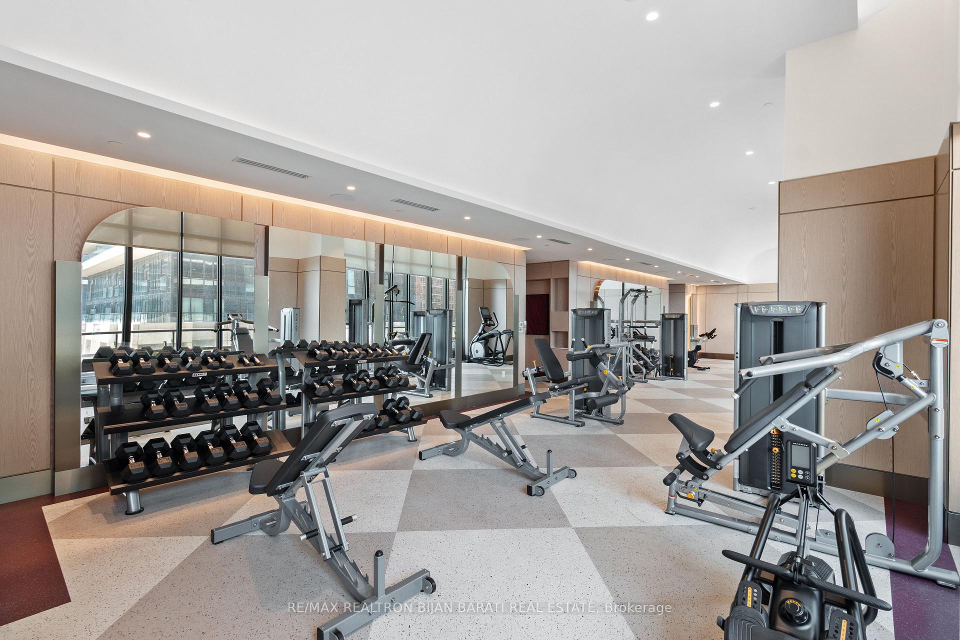 3 Bedrooms Condo at 10 Inn On The Park, Toronto For sale