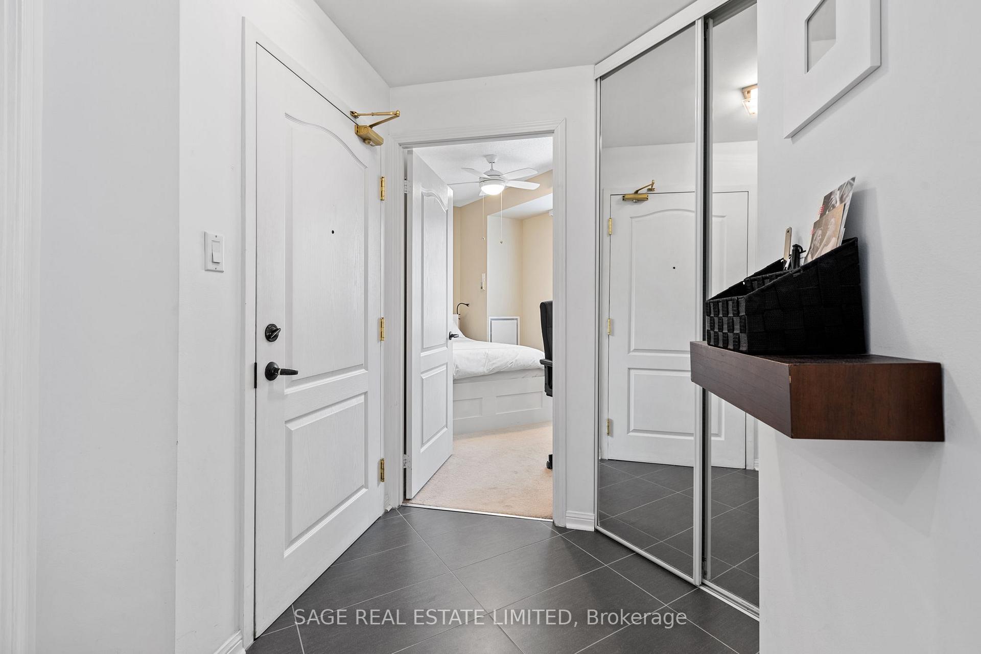 2 Bedrooms Condo at 55 Lorindale, Toronto For sale