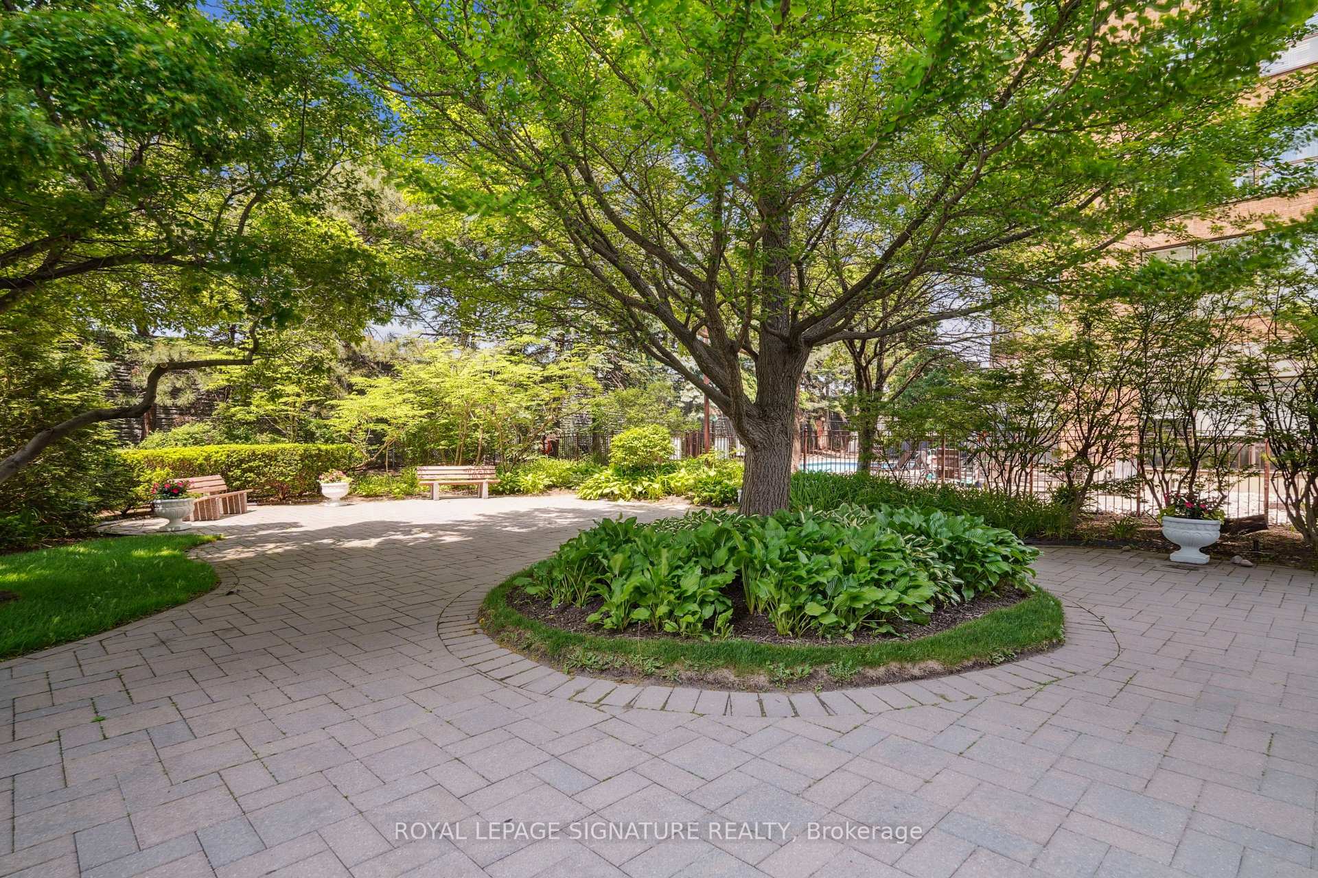 2 Bedrooms Condo at 271 Ridley, Toronto For sale