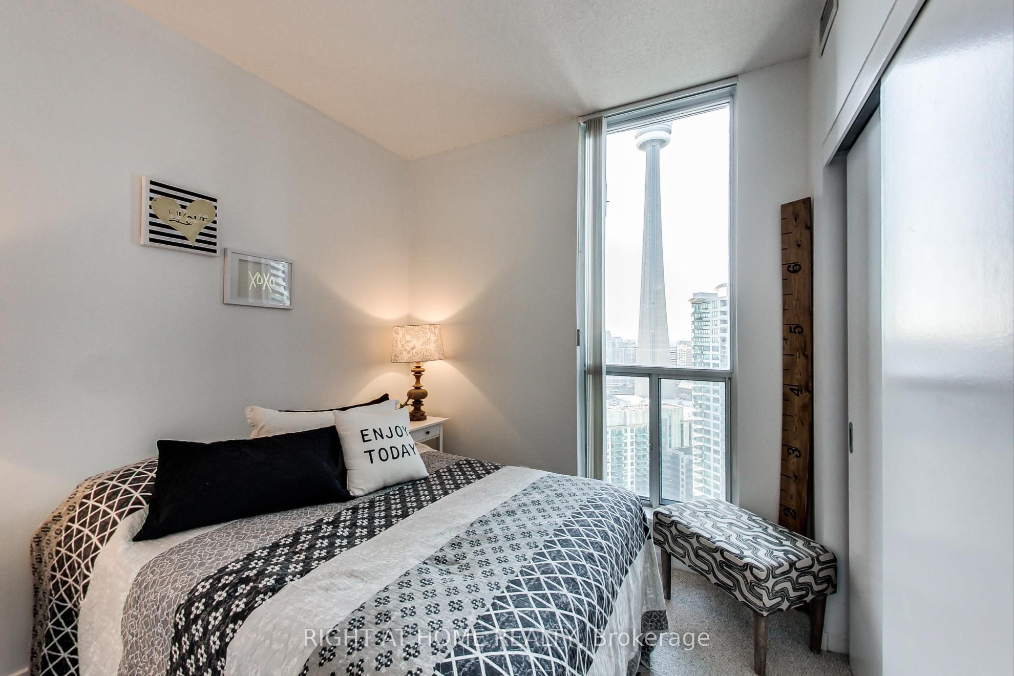 8 York Street W, #3102