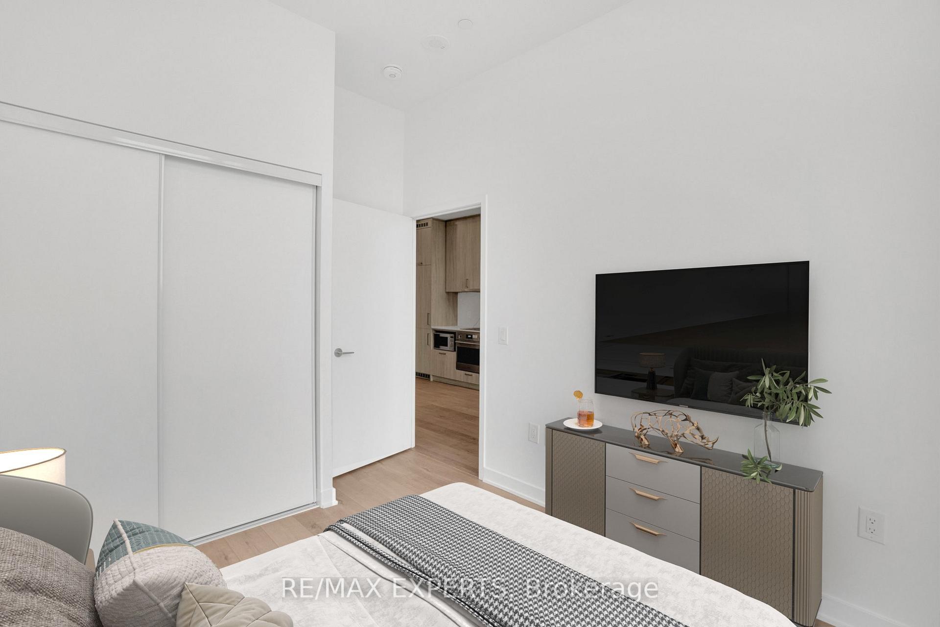 2 Bedrooms Condo at 60 Honeycrisp,  Vaughan For sale