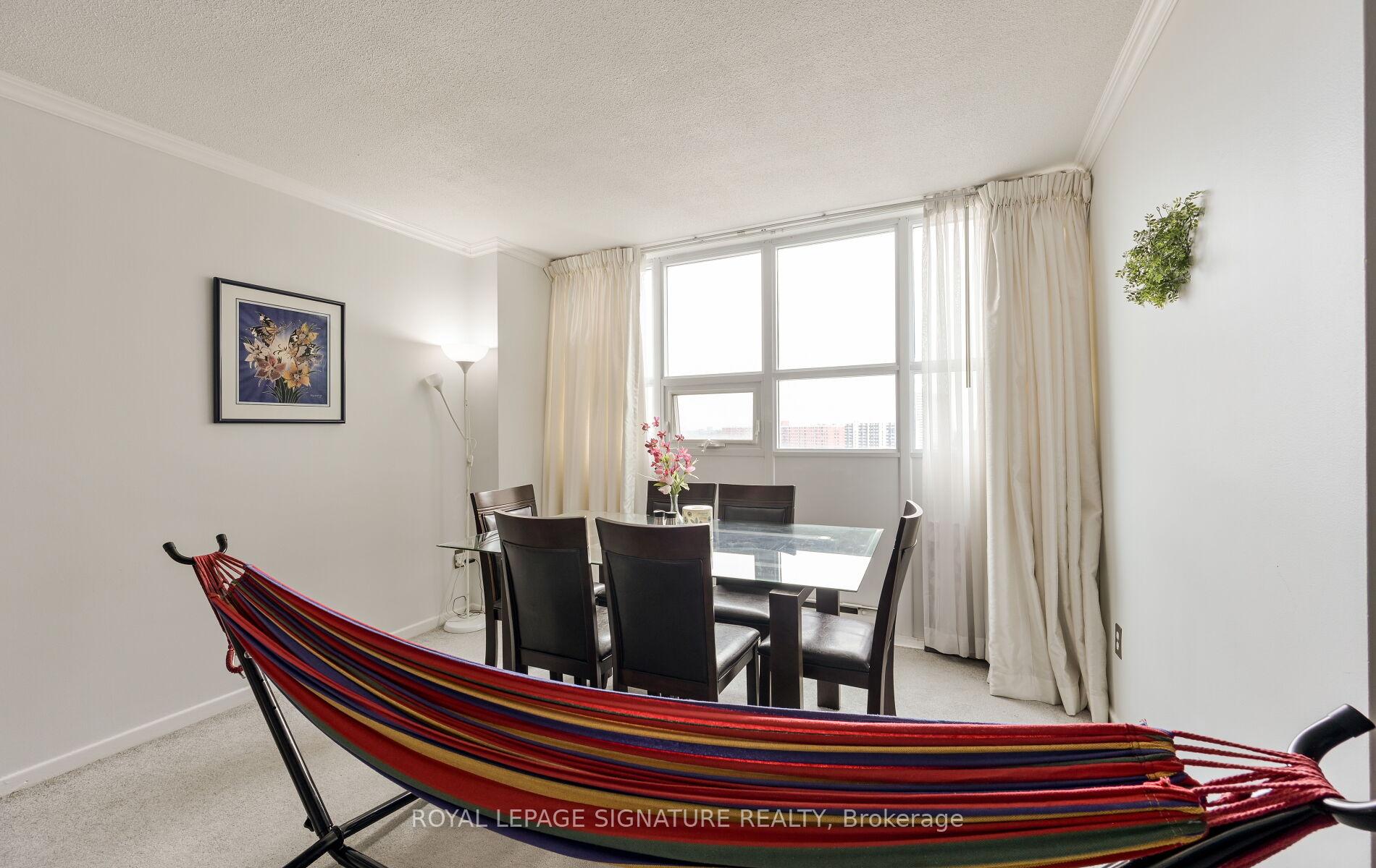 4 Bedrooms Condo at 2323 Confederation, Mississauga For sale