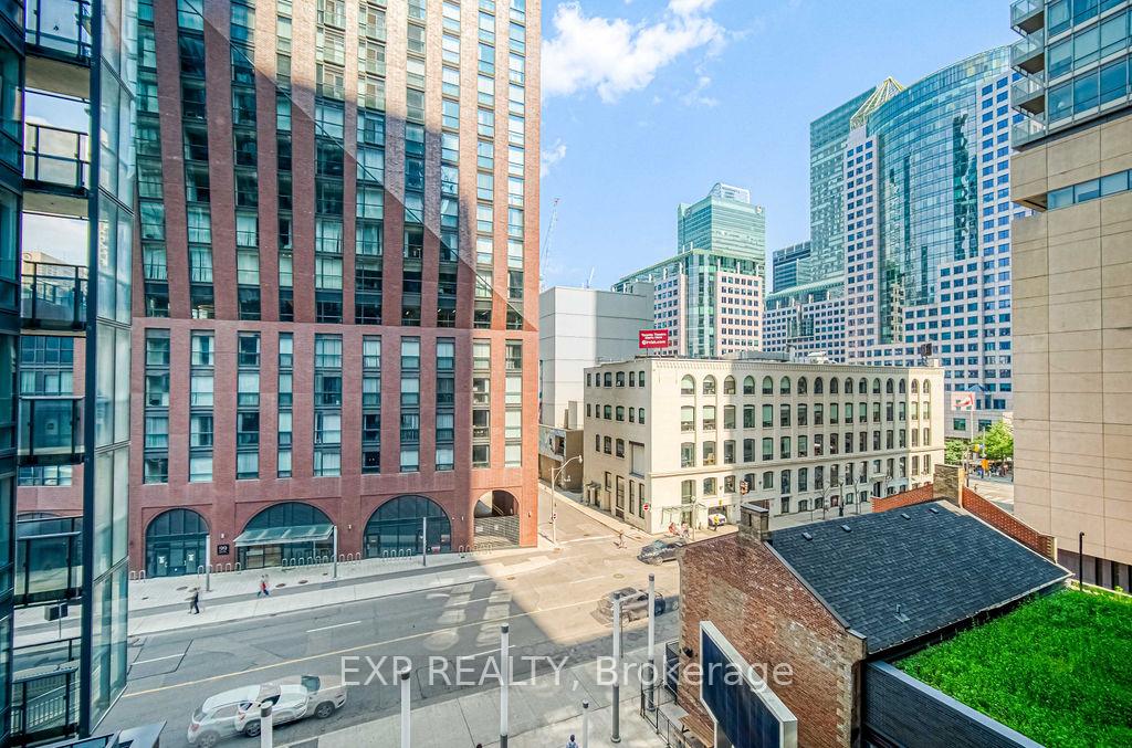2 Bedrooms Condo at 295 Adelaide, Toronto For sale