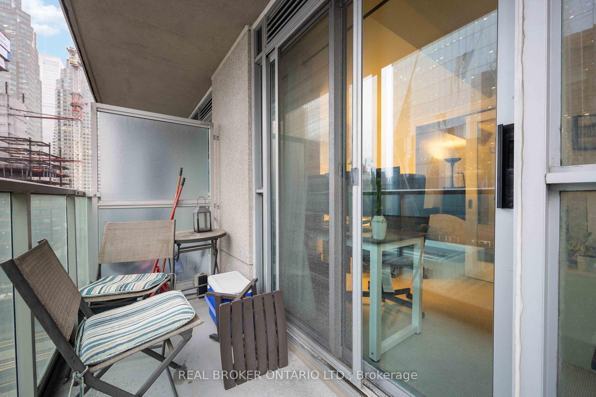 2 Bedrooms Condo at 18 Yonge,  Toronto For sale