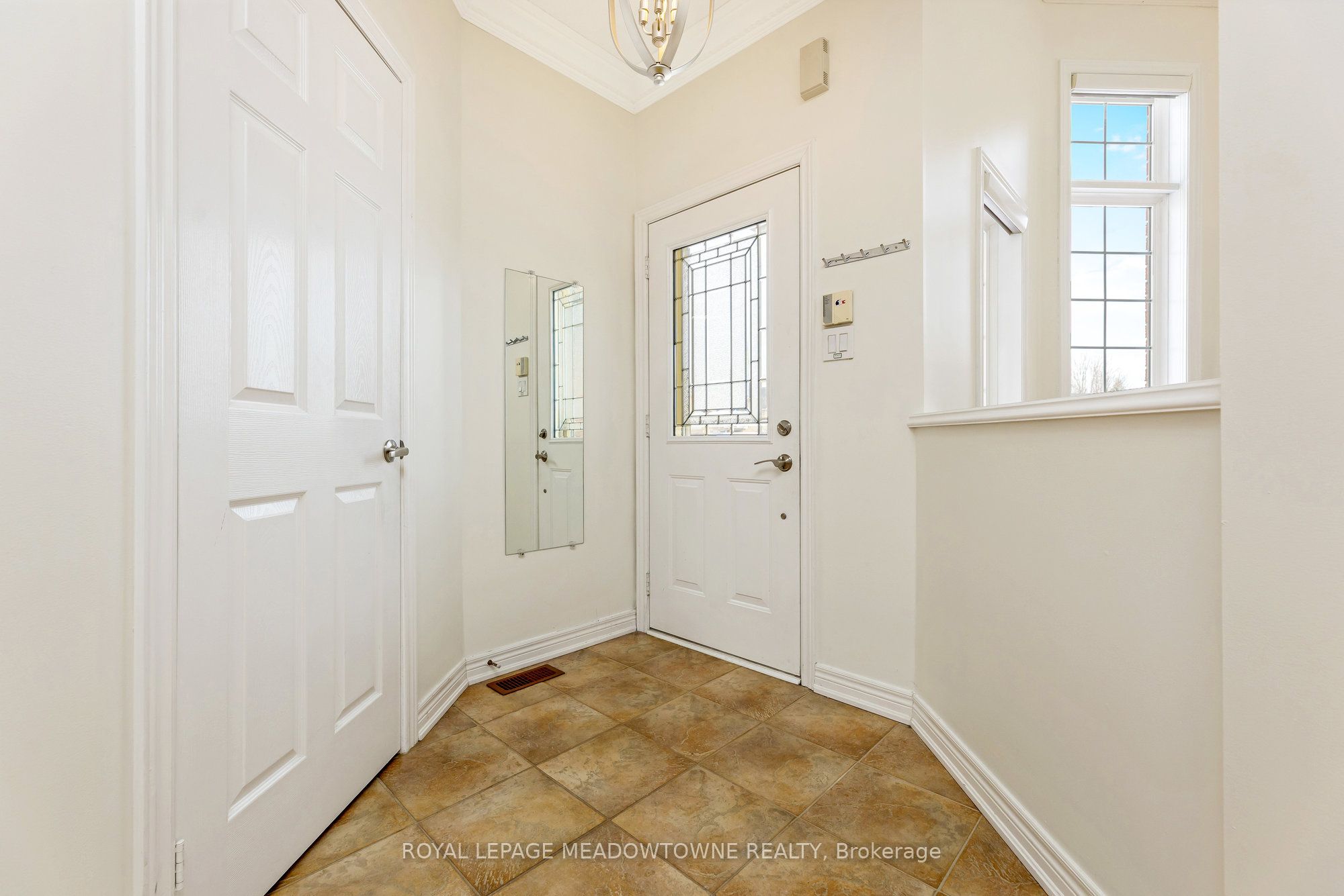 82 Division Street, Halton Hills, ON L7J 3B6