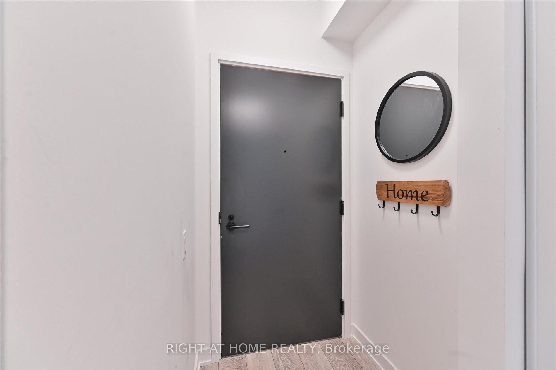 3 Bedrooms Condo at 108 Peter, Toronto For sale