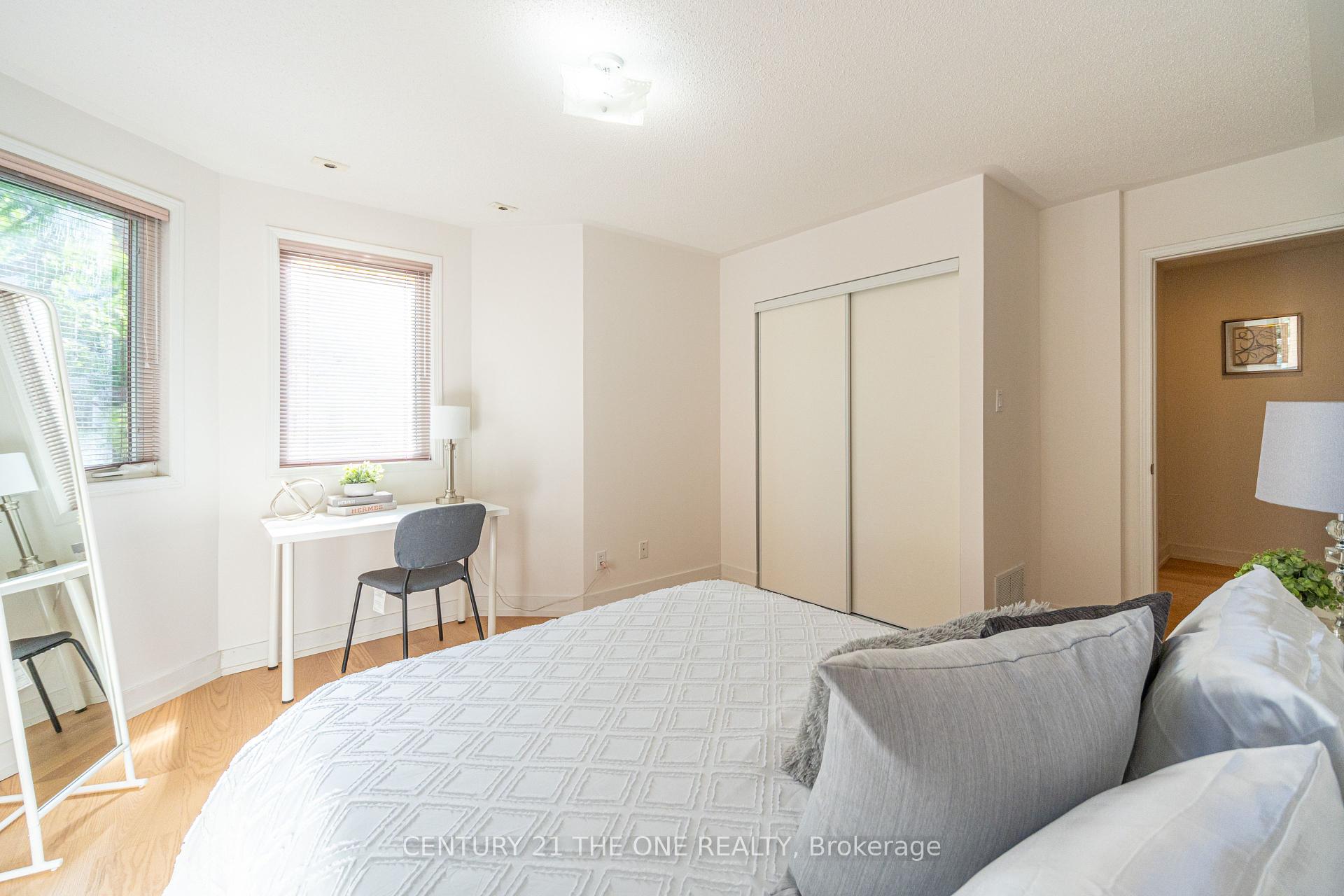 4 Bedrooms Condo at 28 Rosebank, Toronto For sale