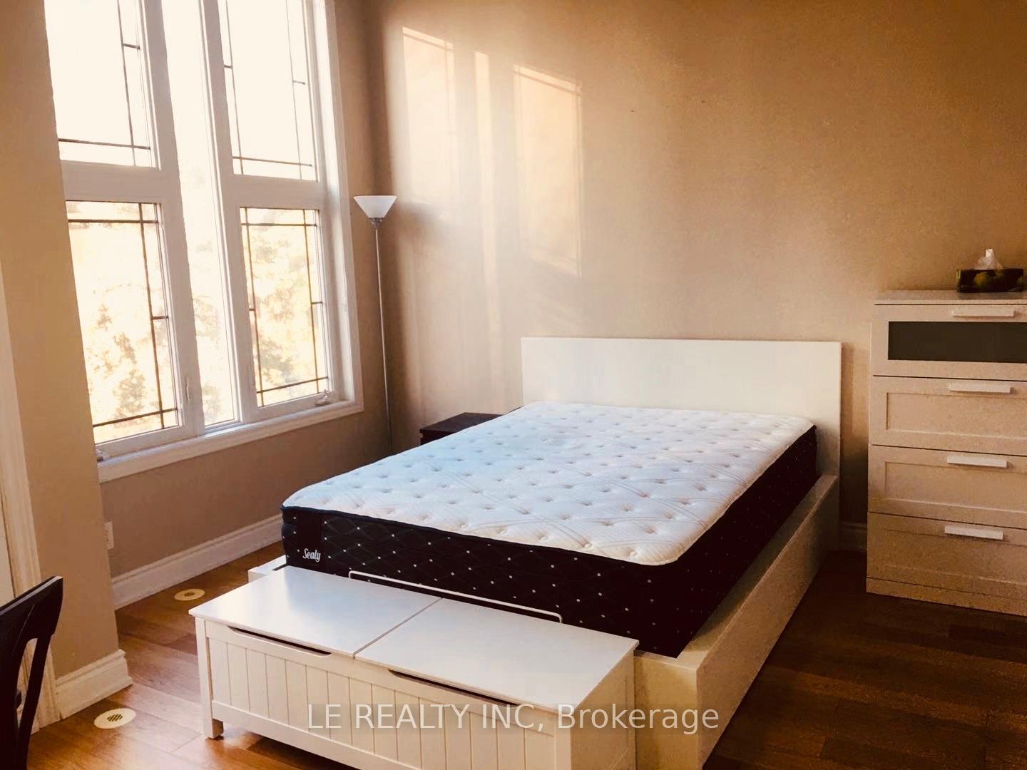 2 Bedrooms Condo at 70 Byng, Toronto For sale