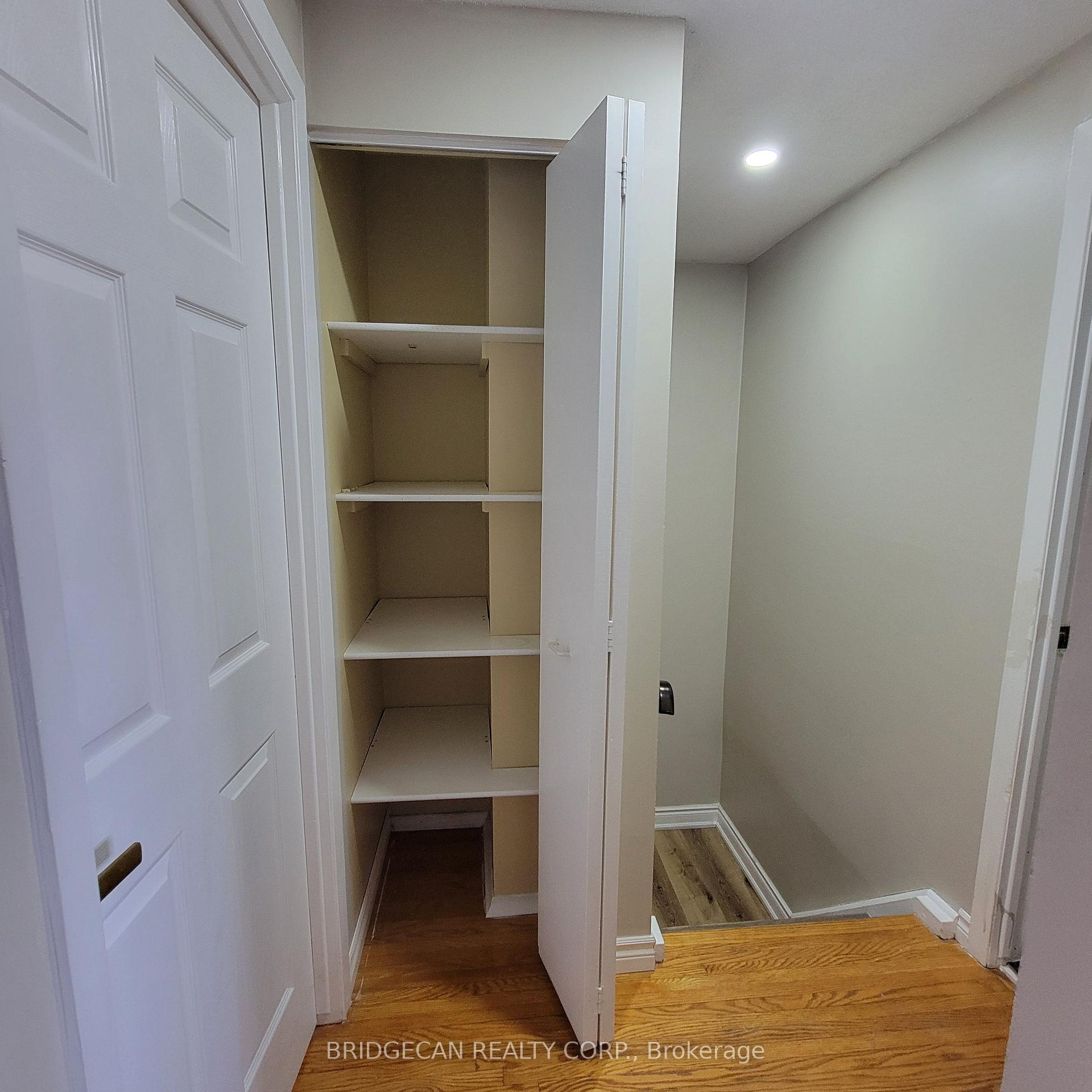 3 Bedrooms Condo at 151 Gateshead,  Hamilton For sale